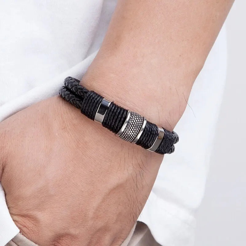 Pulseira Masculina Clássica de Couro Trançado com detalhes em inox